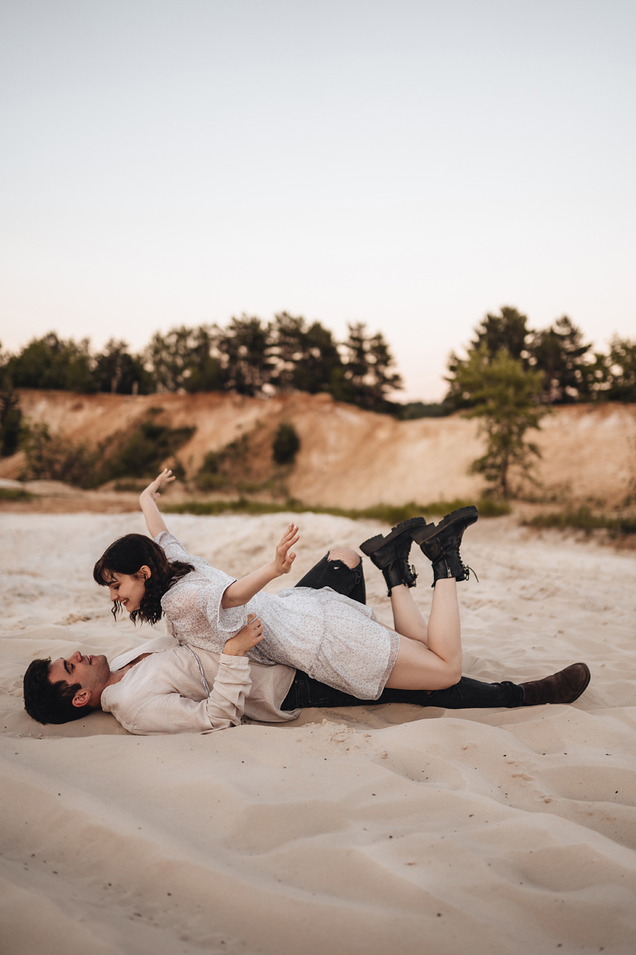 Happy young couple wearing white dress enjoy taking photo on the beach on  holidays, travel, romantic, wedding concept 11045991 Stock Photo at Vecteezy