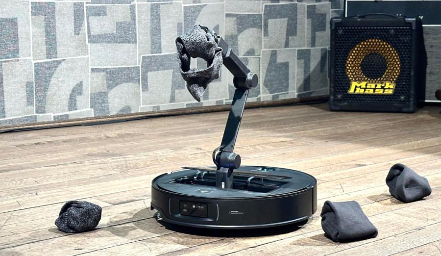 Roborock Saros Z70 Robot Vacuum 